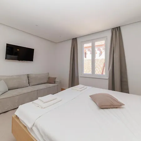 Iadera Terrace By Belmont Realty *