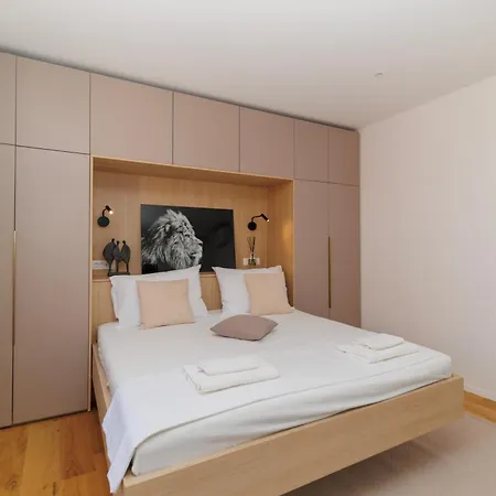 Iadera Terrace By Belmont Realty 아파트