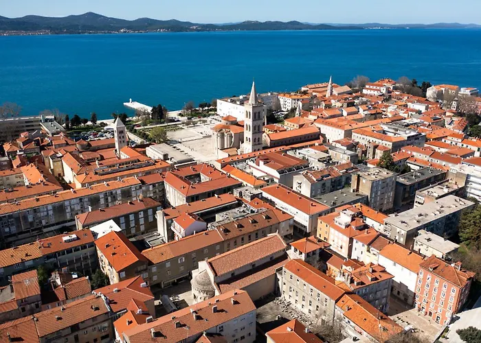 Iadera Terrace By Belmont Realty * Ζαντάρ