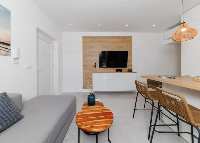 Iadera Terrace By Belmont Realty