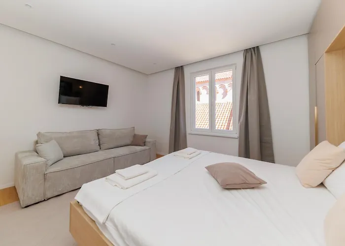 Iadera Terrace By Belmont Realty *